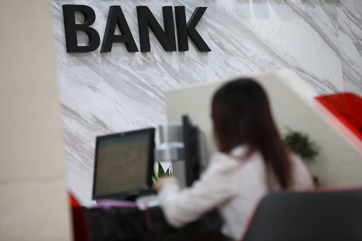 又一家银行官宣：停售5年定期存款！此前已有多家中小银行出手，专家解读……