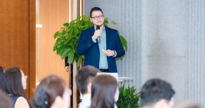 徐晶福：打破“玻璃天花板”，华裔新生代如何融入主流？