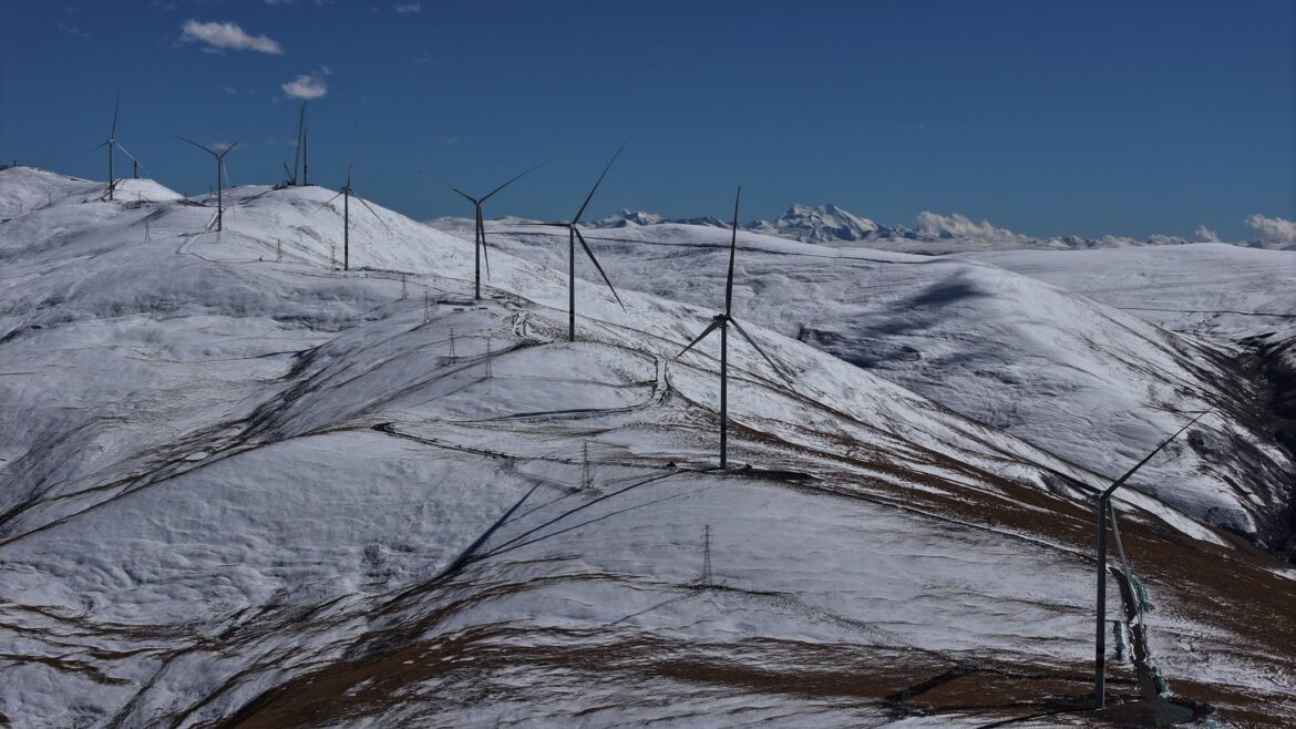 我国海拔最高风电项目并网发电