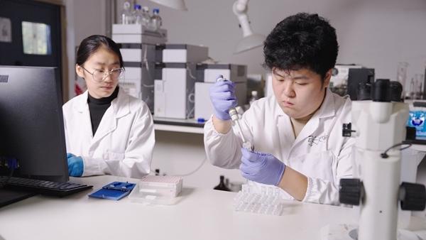 大学生“争鲜夺秒”预报肉品腐败