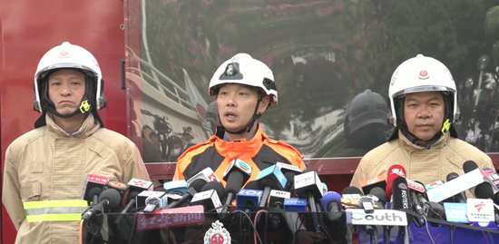 香港大埔火灾已致55人遇难，大火何以连烧7栋楼？