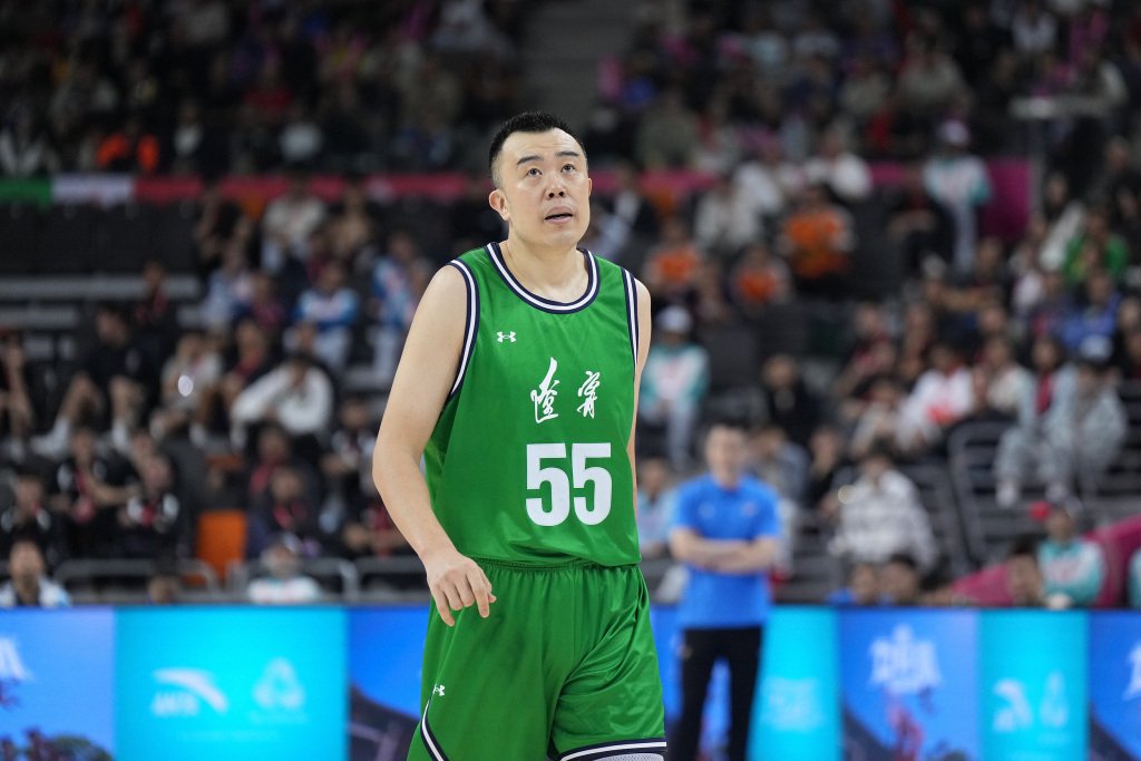 荣耀终章｜18年付出与坚守，韩德君就是辽宁男篮的队魂