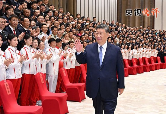 【央视快评】奋力拼搏，为建设体育强国作出新贡献
