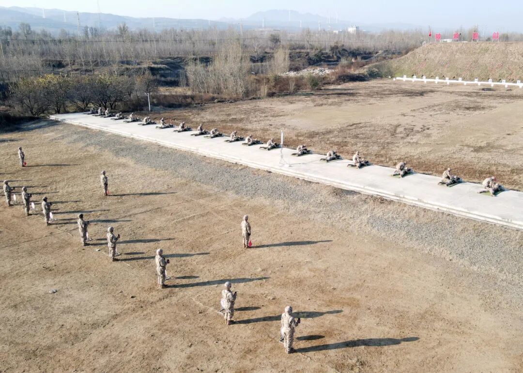又双叒叕50环！直击新兵实弹射击