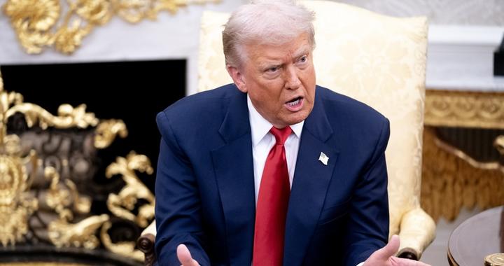 特朗普要推迟半导体100%关税？“不想激怒中国”