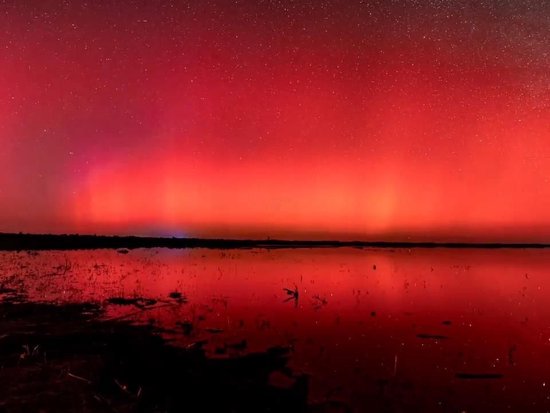 黑龙江、内蒙古、新疆多地现红绿复合极光，预计未来2天仍有可能看到