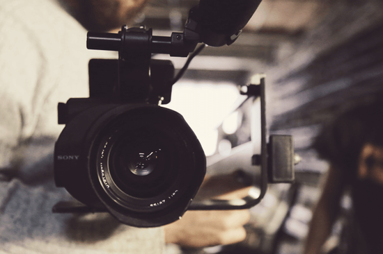 柬埔寨记者因触碰女嫌犯脸遭终身禁业