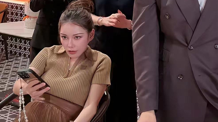 马筱梅孕相显著，精气神也很不错，完全就是麻六记女主人的担当