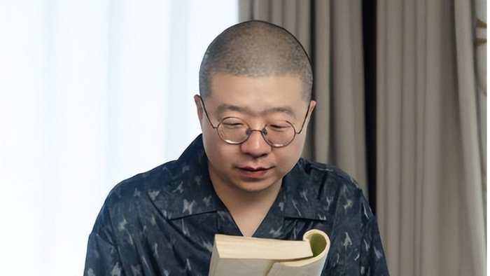 李诞：年纪大才叫成熟吗，把自己限定为喜欢大叔，就是不够成熟