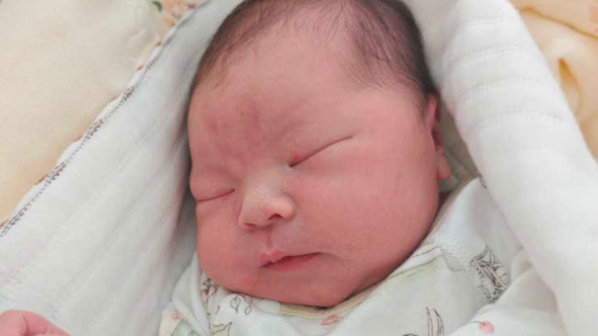 宝宝“抱着睡”和“安抚睡”区别在哪？早知道越好