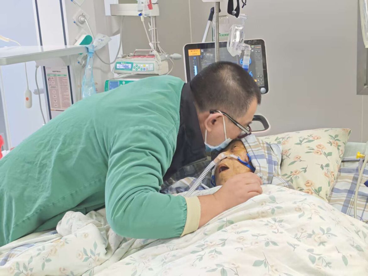 在母亲生命的终点，为她奏响最后一曲