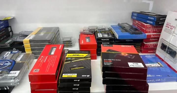 内存条价格暴涨，电脑组装涨价一至两千元，业内人士：可能还会涨，非刚需不建议买