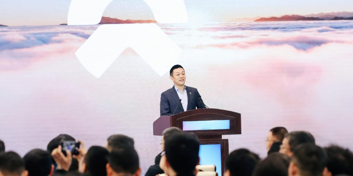 蔚来站上百万辆台阶，李斌：已从谷底进入第三发展阶段