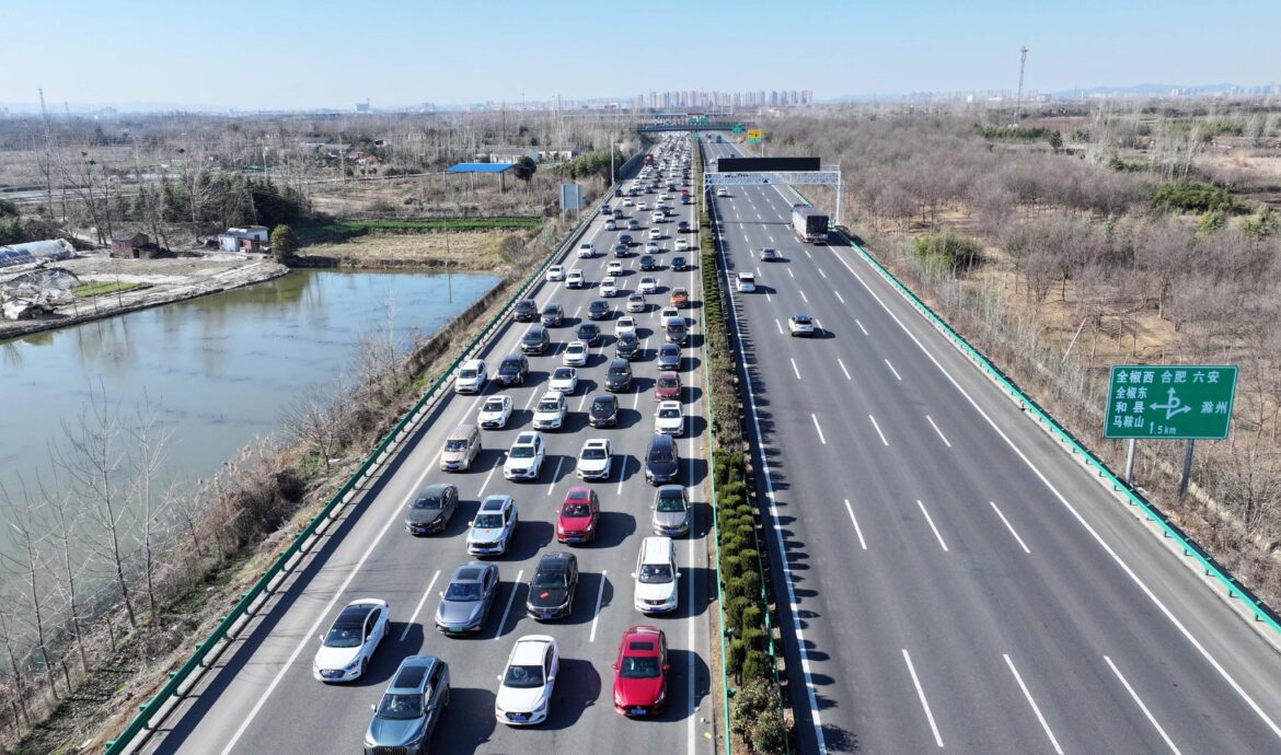 春运路上充电桩是否够用？在服务区如何歇得安心？