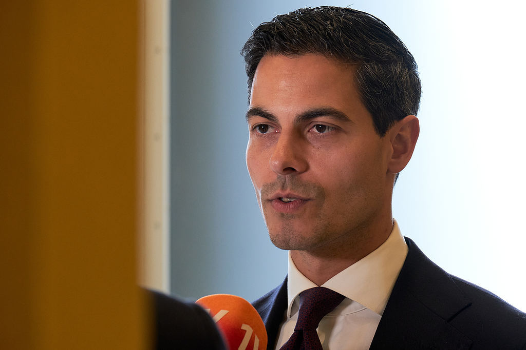 荷兰政府任命罗布·耶滕为新任首相