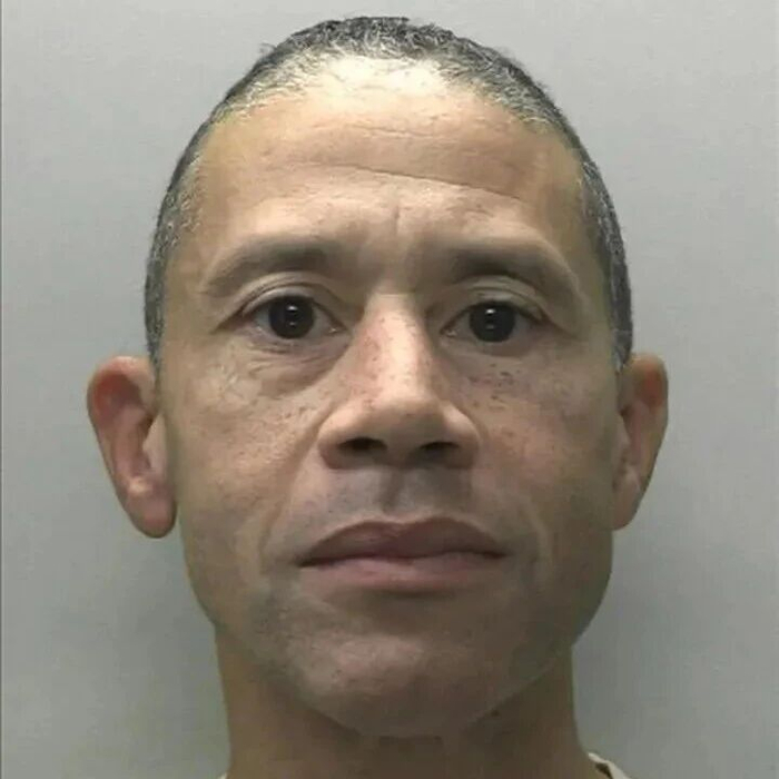 他用AI把你变成色情片主角，然后消失在网络里… 三个女孩花5年追踪终于找到了他…