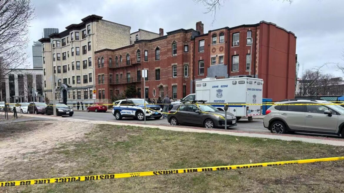 美国波士顿发生袭警事件 数名警员受伤